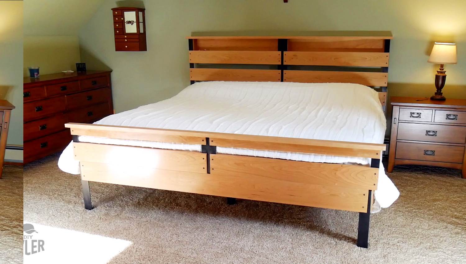 MODERN RUSTIC KING BED - DIYTyler