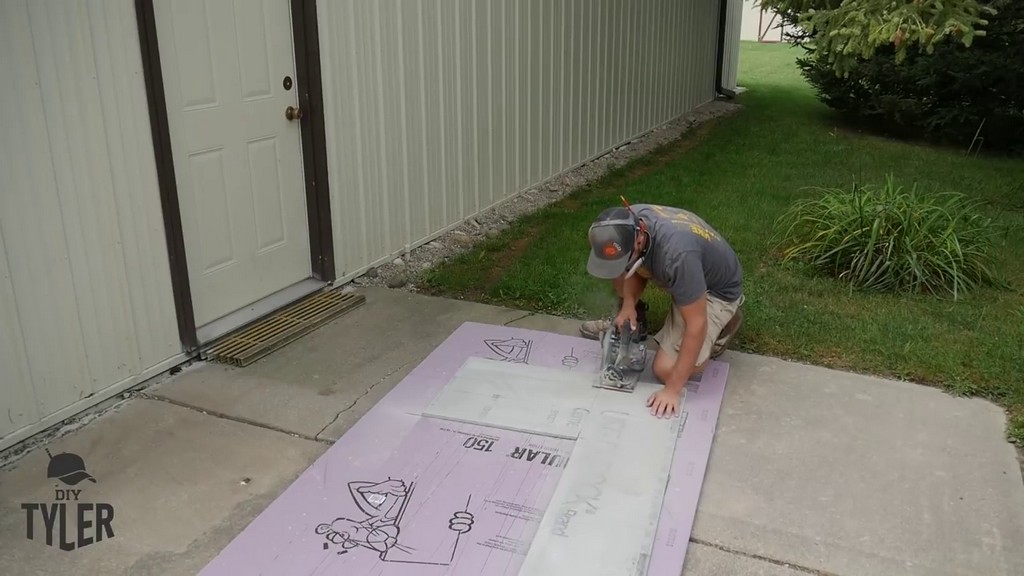 cutting concrete board with circular saw