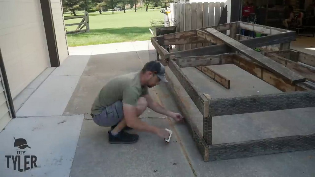 wrapping DIY chicken tractor with chicken wire