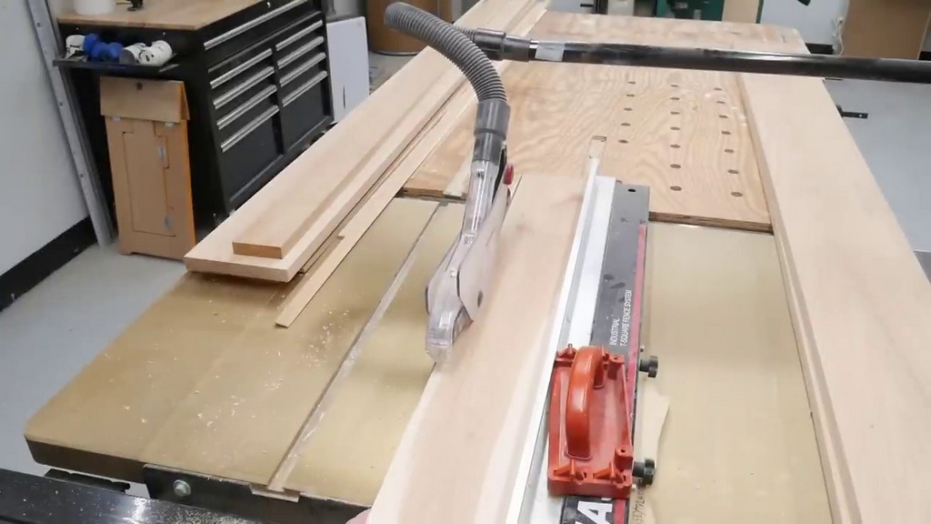 cutting hickory boards with table saw