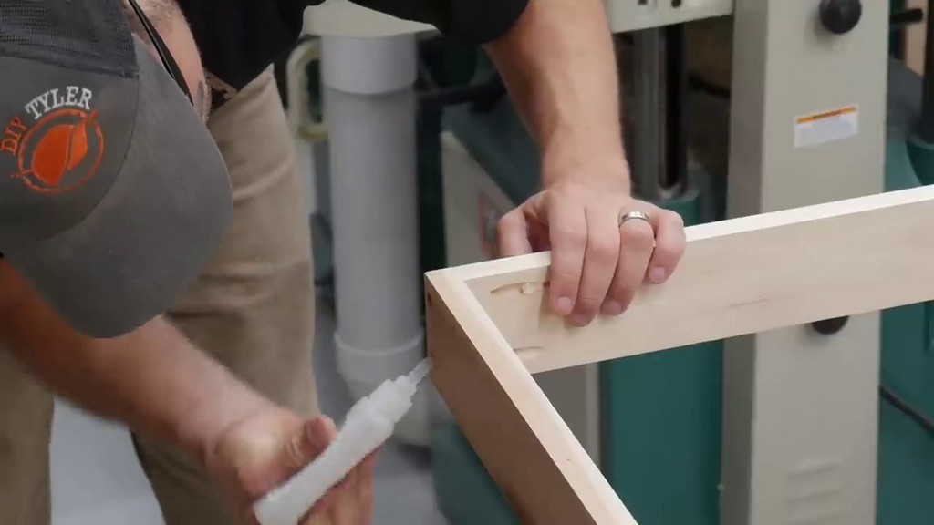 applying wood glue to apron frame for hickory table