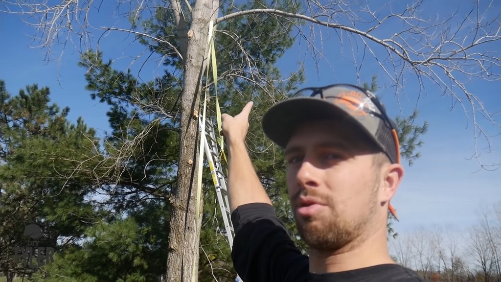 pulley system for raising up diy deer stand into tree