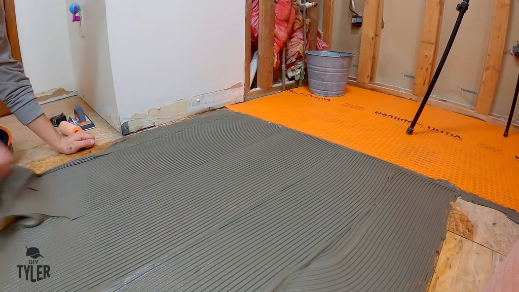 mortar applied to plywood board for underlayment